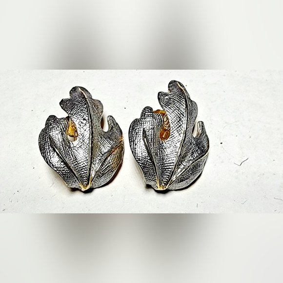 Vintage Castlecliff textured silver leaf gold trim clip on earrings see notes - Picture 2 of 8